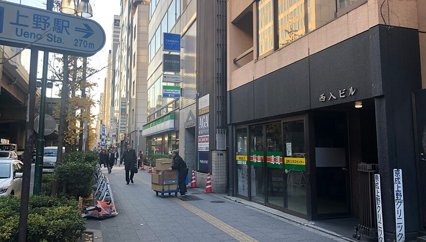 銀座線、日比谷線上野駅からのアクセス（徒歩1分）